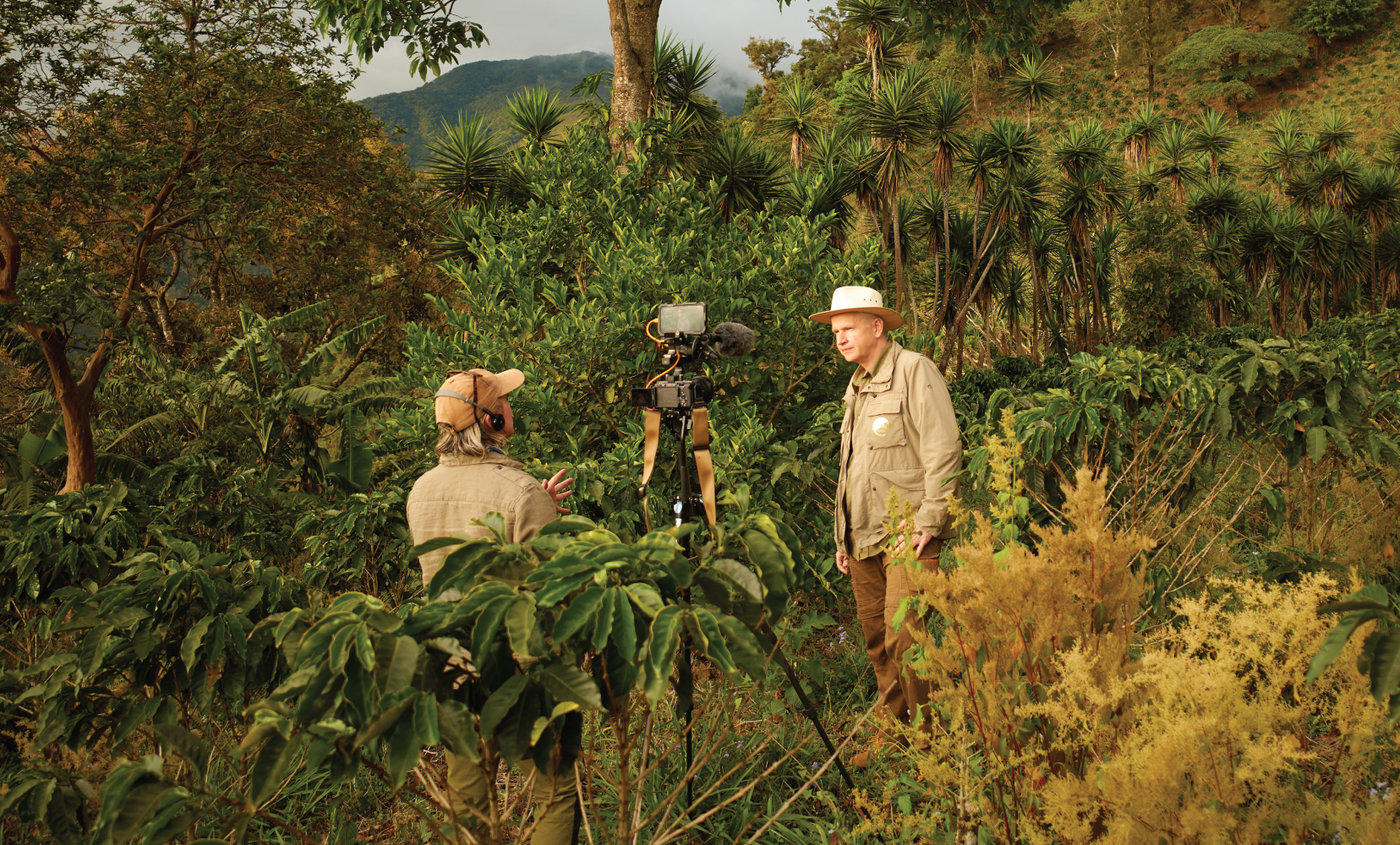 Bacha-Coffee---Journeys-to-the-Source---Costa-Rica---Filming-at-plantation,-grecia-region-(6)