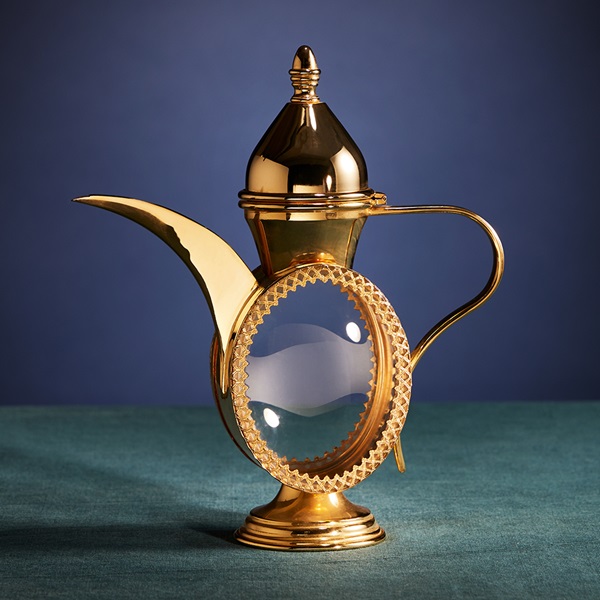 bacha-coffee-sultan-coffee-pot-gold-plate-glass-ramadan-2025-1000x1000