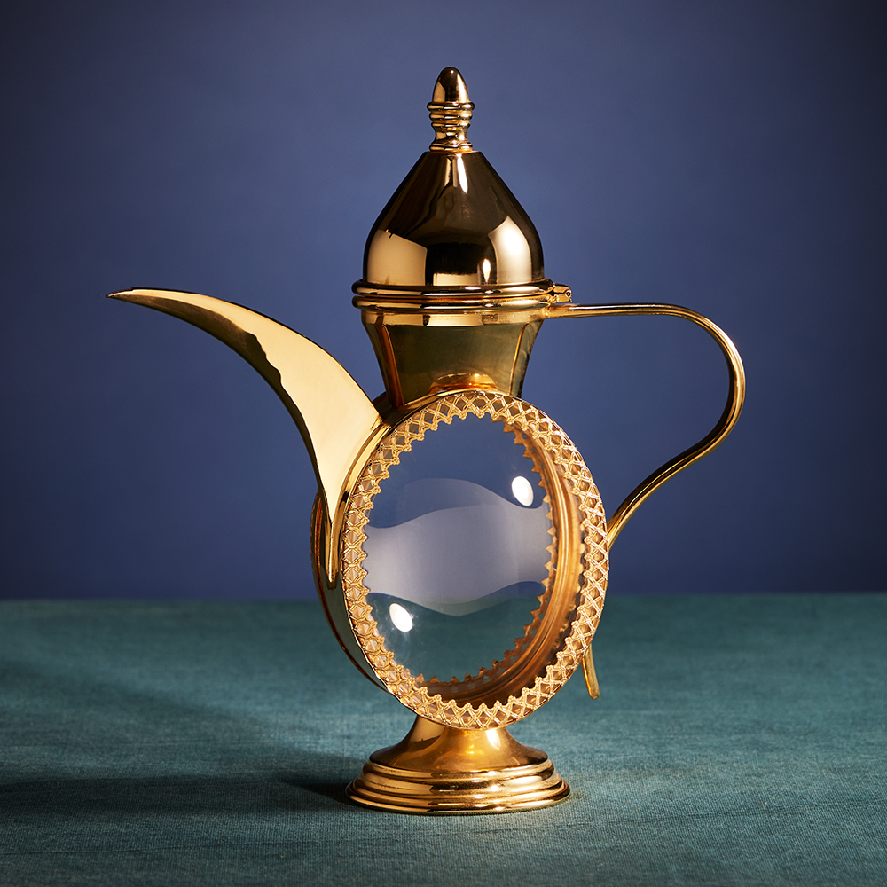 bacha-coffee-sultan-coffee-pot-gold-plate-glass-ramadan-2025-1000x1000